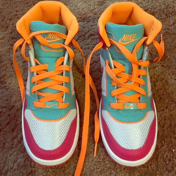 NIKE Women's Prestige 3 Skinny High Size 6