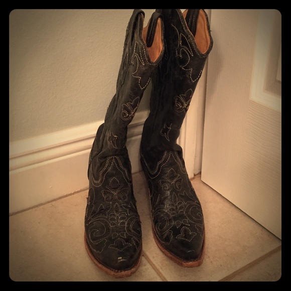 Size 7 1/2 Black Vintage Corral boots.