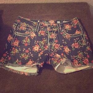 Miss Me Floral Cargo shorts