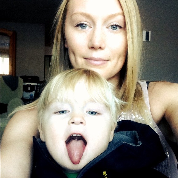 Meet your Posher, Kaye - Picture 2 of 3