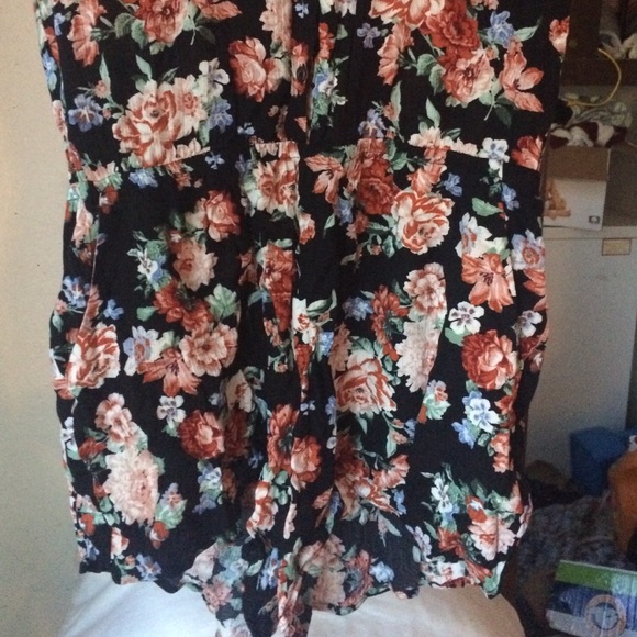 Floral Romper F21 - Picture 2 of 3