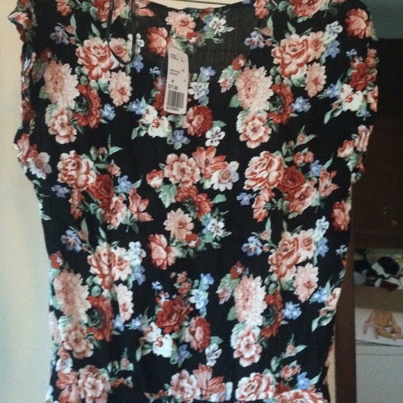 Floral Romper F21 - Picture 3 of 3