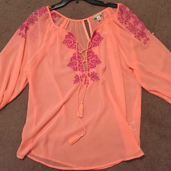 Adorable loose top - Picture 3 of 3