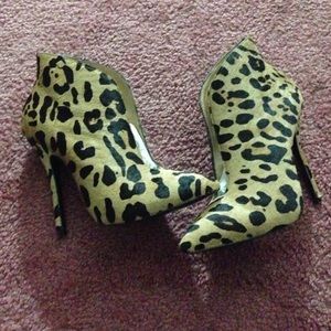 Steve Madden Leopard Booties Ankle Boots 6