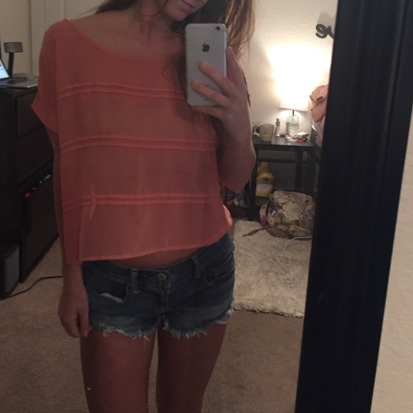 Cute, loose top - Picture 1 of 3