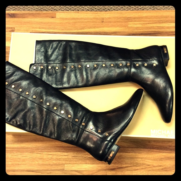 RETURNED TO CONSIGNOR!! Michael Kors Boots - Picture 1 of 4