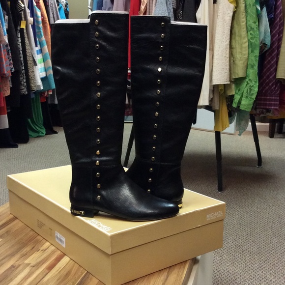 RETURNED TO CONSIGNOR!! Michael Kors Boots - Picture 2 of 4