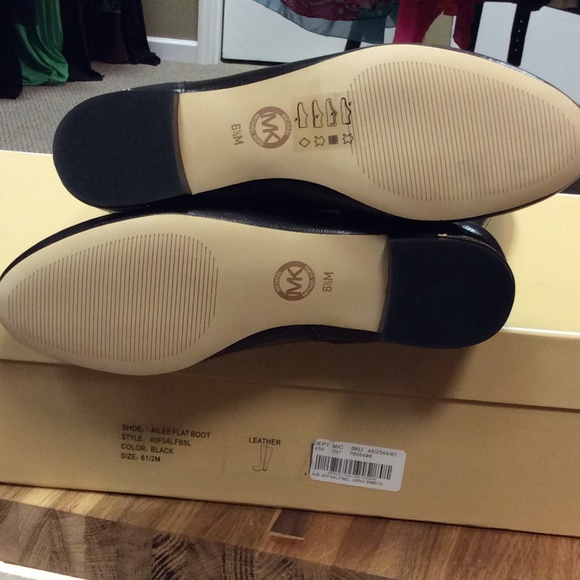 RETURNED TO CONSIGNOR!! Michael Kors Boots - Picture 3 of 4