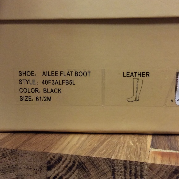 RETURNED TO CONSIGNOR!! Michael Kors Boots - Picture 4 of 4