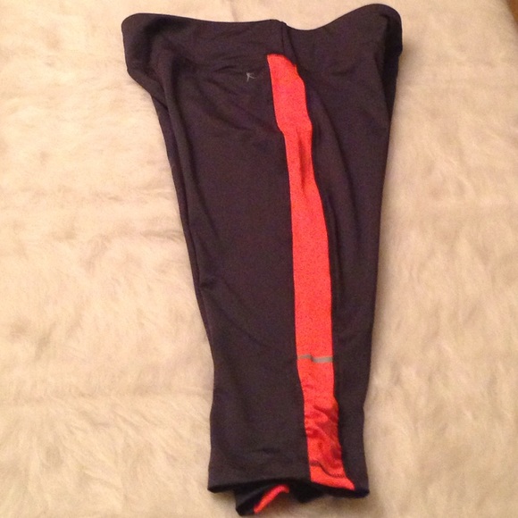 Medium Fitted Fitness Capri - Picture 3 of 4