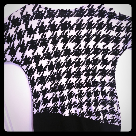 Modern Graphic 3/4 sleeve dress