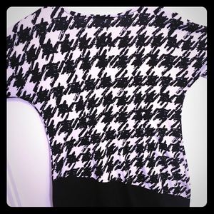 Modern Graphic 3/4 sleeve dress