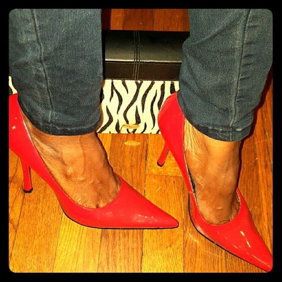 Michael Antonio red ombre pumps