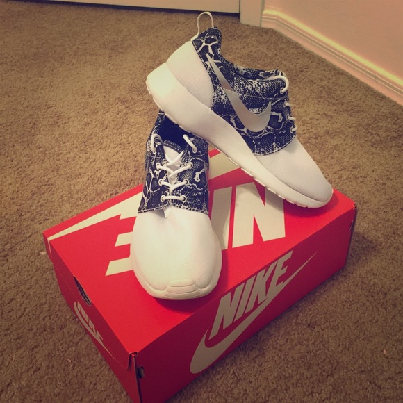 🎉Nike Print Roshe 🎉