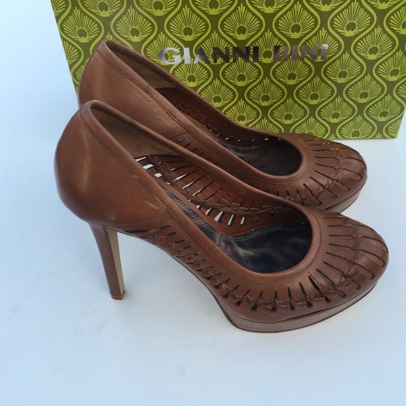 GB Gianni Bini Tan 4" Heels Size 7M