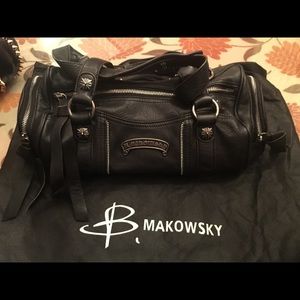 B Makowsky barrel bag