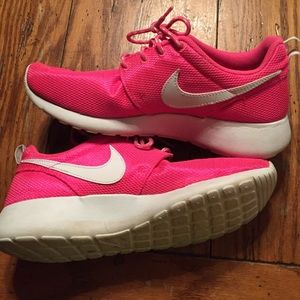Pink nike Roche