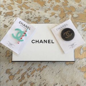 Chanel pins !!!