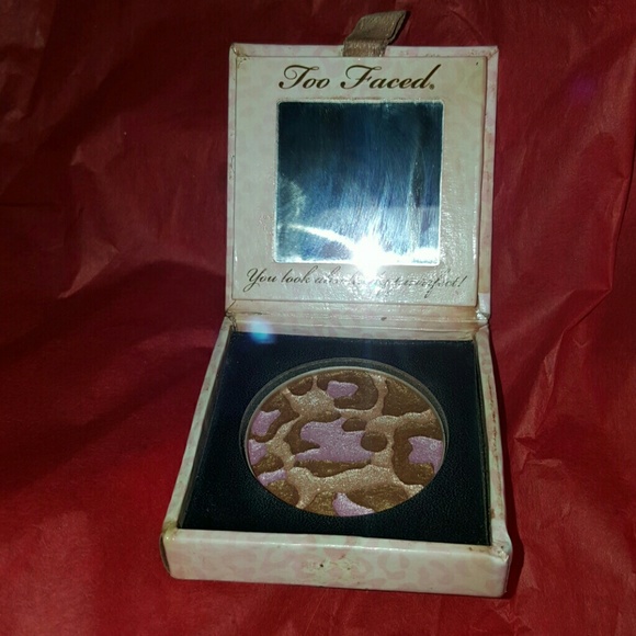 Pink leopard Brightening bronzer