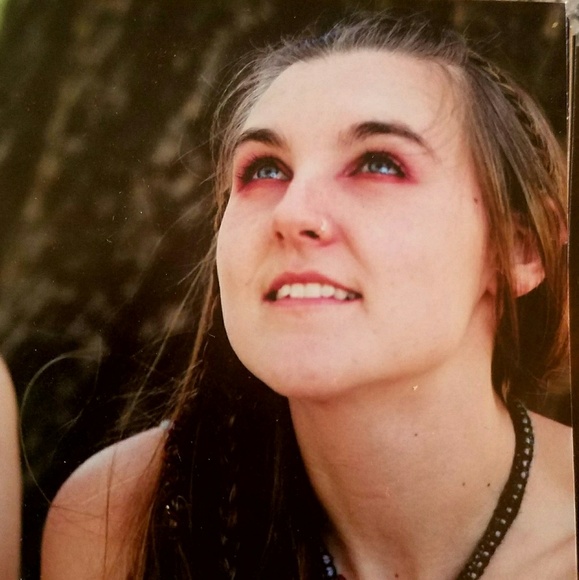 Meet your Posher, Desiree - Picture 3 of 3