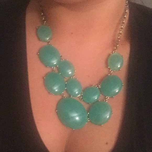 Green bubble statement necklace