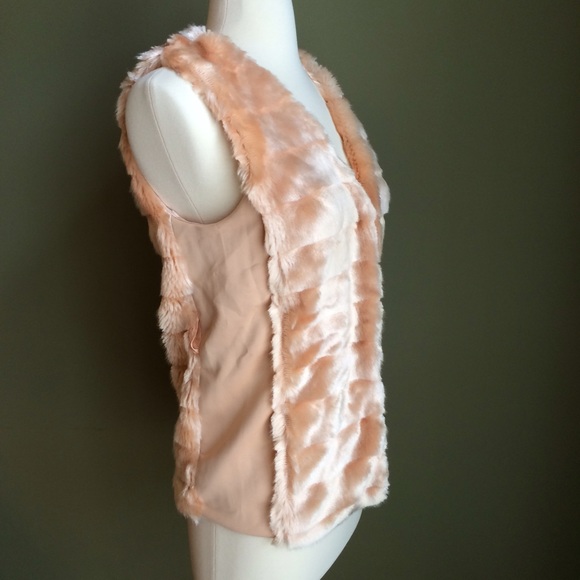 FAUX FUR PINK VEST - Picture 5 of 8