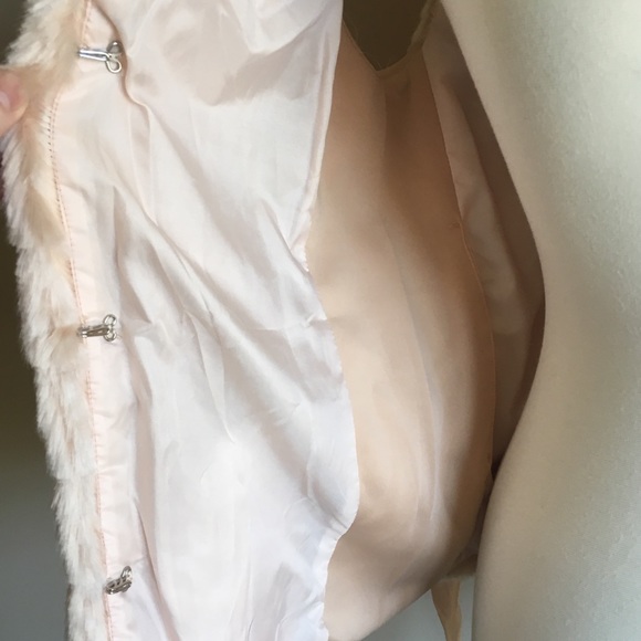 FAUX FUR PINK VEST - Picture 7 of 8