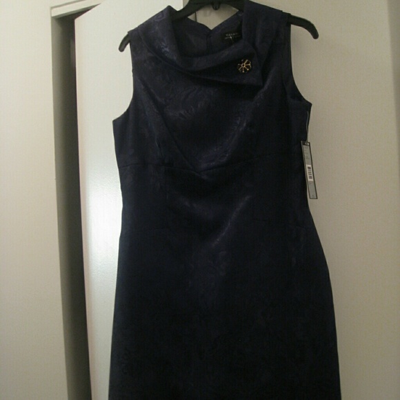 NWT Women's Tahari Dress Color: Black Size: 8
