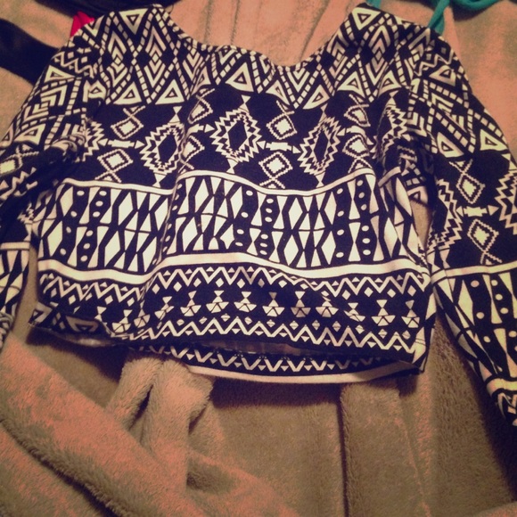 Long sleeve crop top