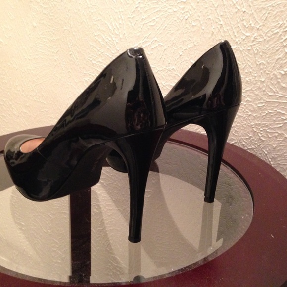 Gianni Bini black heels - Picture 3 of 4
