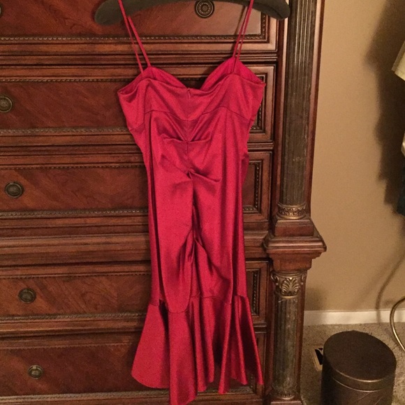 ⬇️REDUCED ⬇️Satin Red Dress💃🏻 - Picture 2 of 3