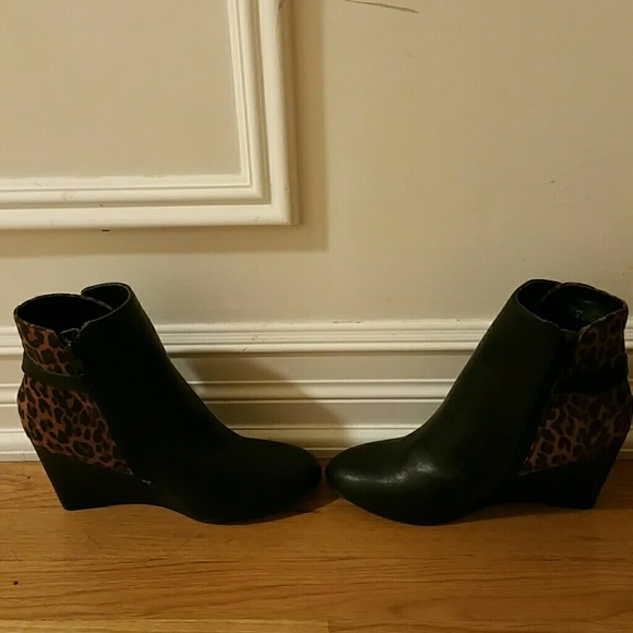 NEW DIRECTIONS black/cheetah print booties. - Picture 1 of 4