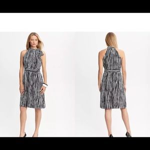 EUC Banana Republic Tie-Neck Dress
size 12P