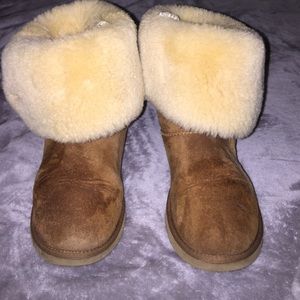 Ugg Australia Kid's Bailey button triplet