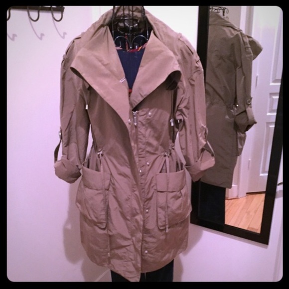 FLASH SALE 🎉 BCBG MaxAzria Trench Coat