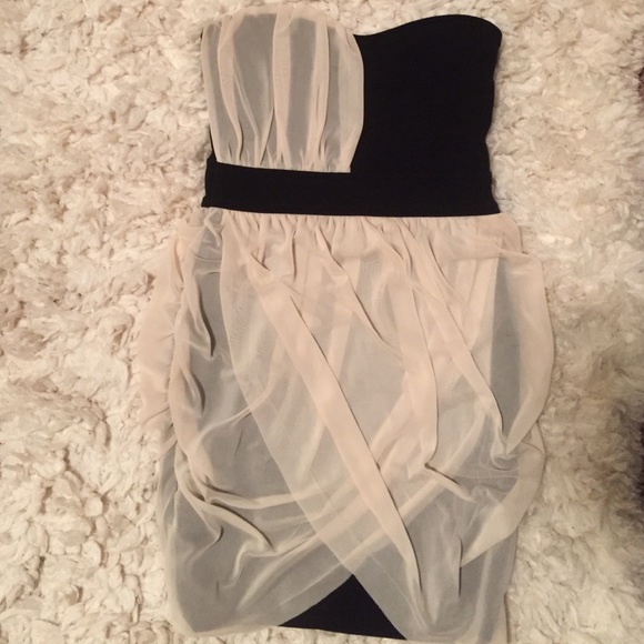 Pleated black/nude dress