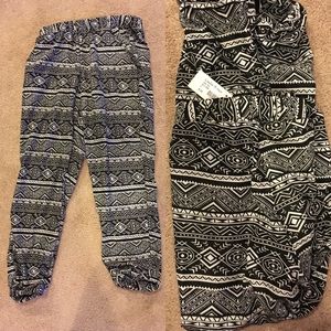 Loose Aztec-ish Print Capri