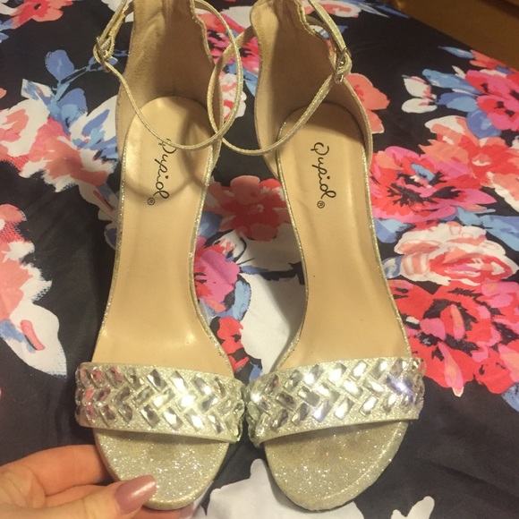 SOLD Beautiful sparkle rhinestone heels with strap - Picture 2 of 4