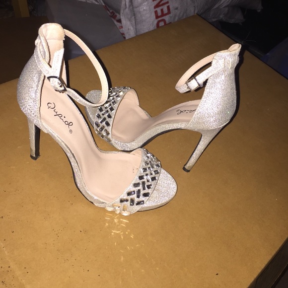 SOLD Beautiful sparkle rhinestone heels with strap - Picture 4 of 4