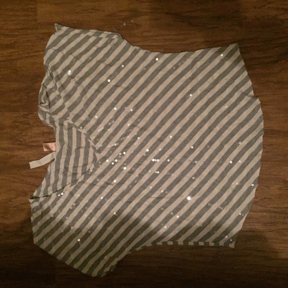 Cute short sleeve sequin top - Picture 1 of 1