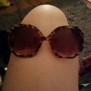 Leopard print sunglasses