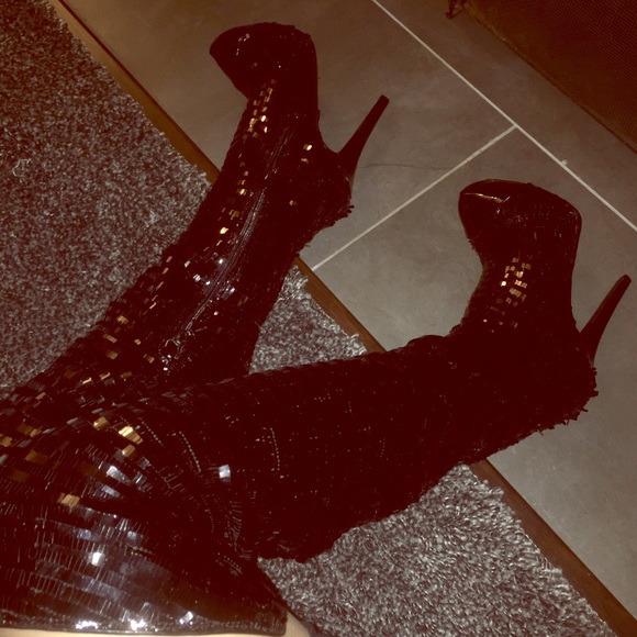 Brand new size 7 Dereon (Beyoncé's brand) boots