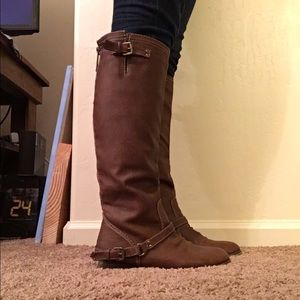 Brown boots with red zipper detail