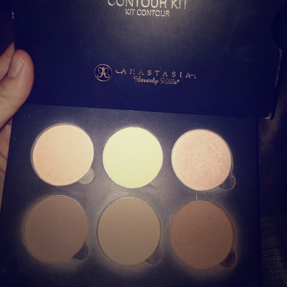 Anastasia Beverly Hills contour kit