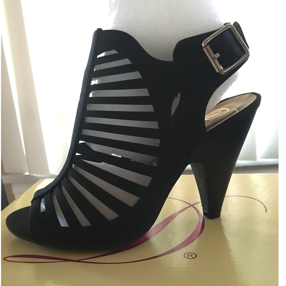 🎉Hosts Pick🎉 Black peep toe heels