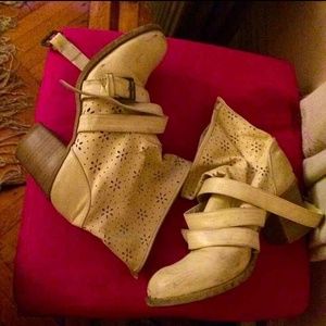 Boots are made  for walking 👢👢👢