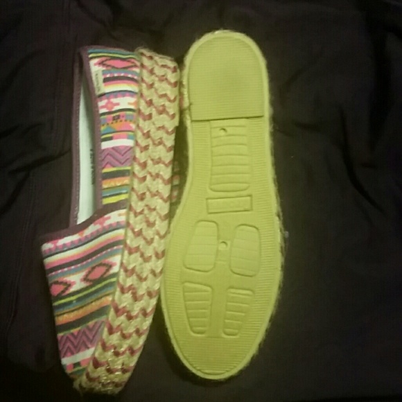 Shoes - Picture 4 of 4
