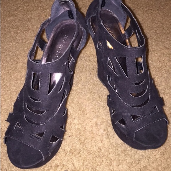 Used !!!! Black "Madden girl" wedges !!! Size 6 - Picture 1 of 3