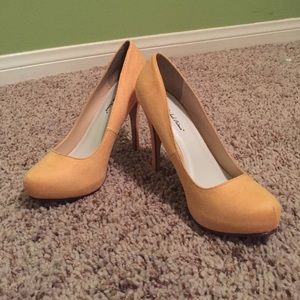 Cute Yellow Suede Heels