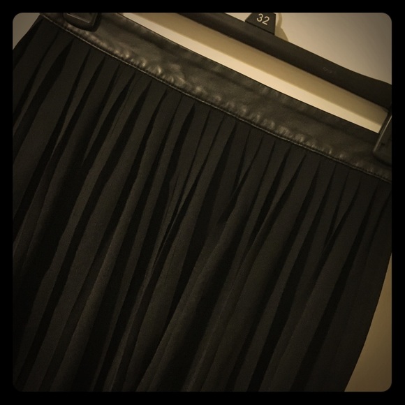 Chiffon Pleated High Faux Leather Waist Skirt